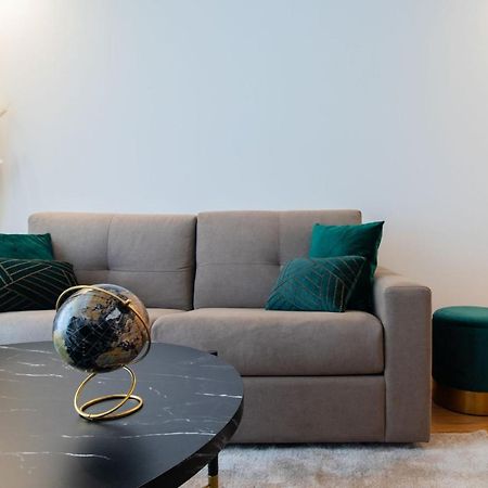 Stunning Apartment W/ Free Parking By Lovelystay Porto Luaran gambar