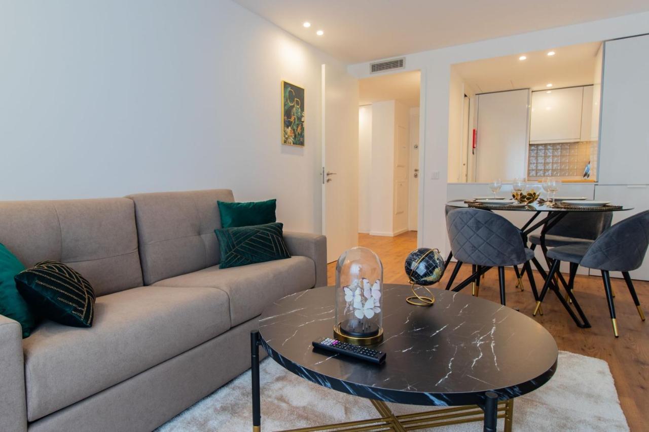Stunning Apartment W/ Free Parking By Lovelystay Porto Luaran gambar