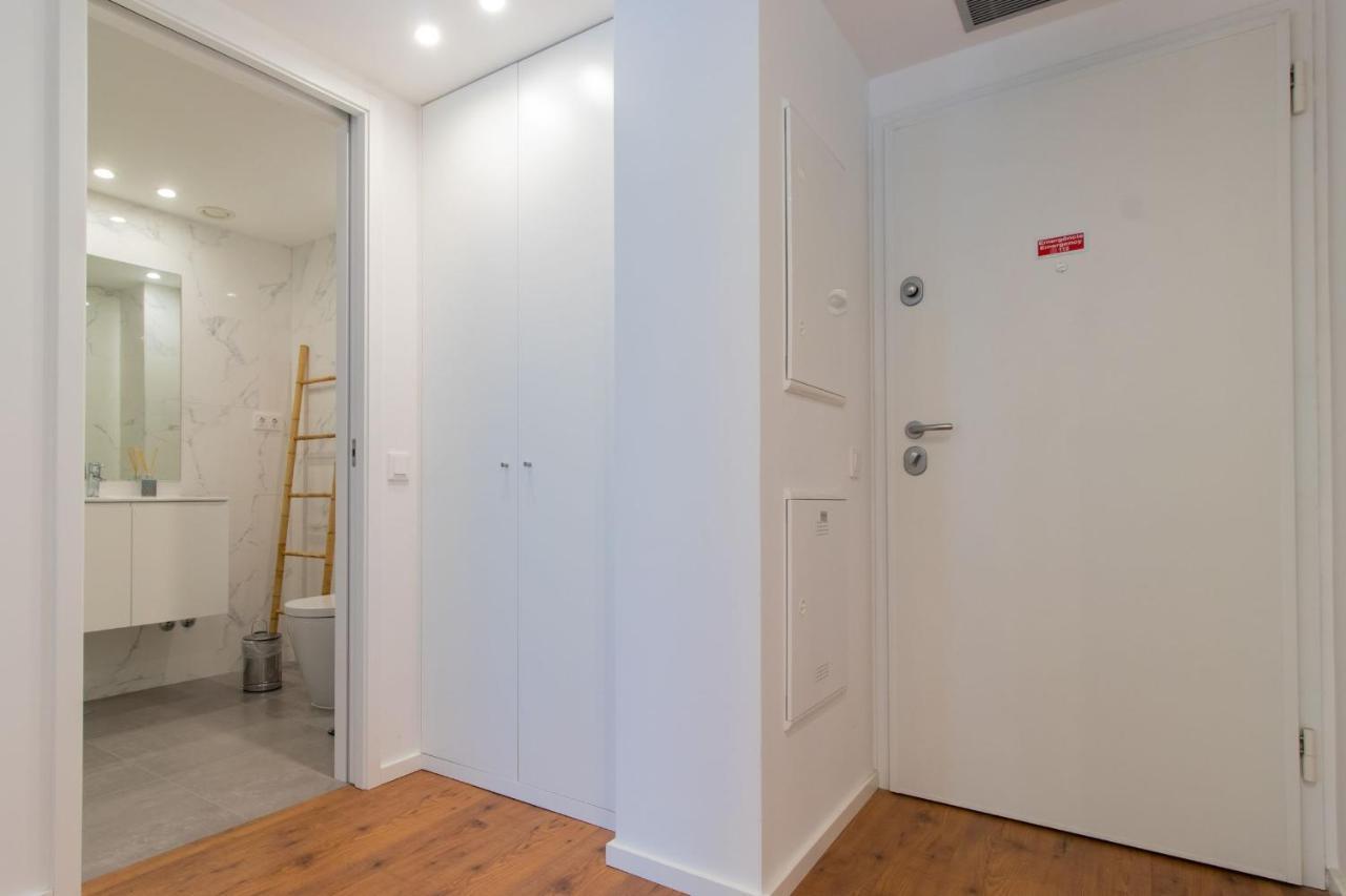 Stunning Apartment W/ Free Parking By Lovelystay Porto Luaran gambar