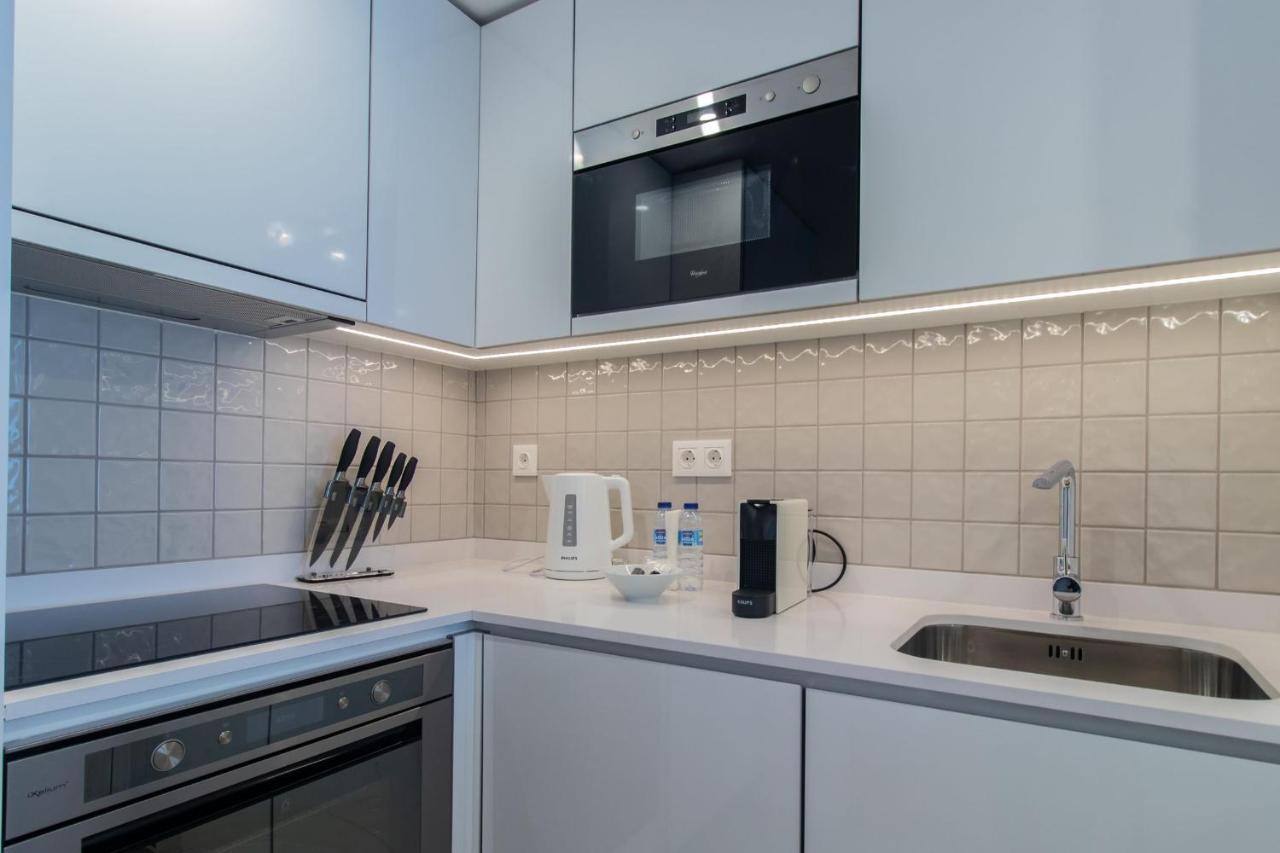 Stunning Apartment W/ Free Parking By Lovelystay Porto Luaran gambar