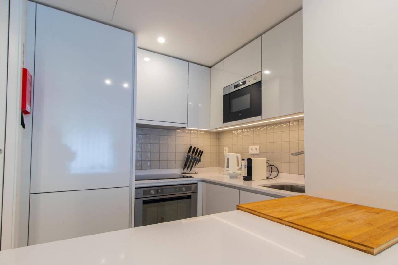 Stunning Apartment W/ Free Parking By Lovelystay Porto Luaran gambar