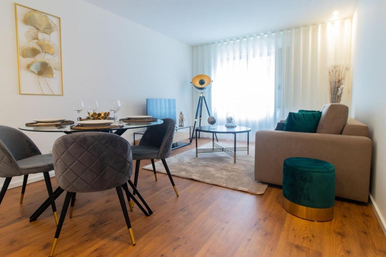 Stunning Apartment W/ Free Parking By Lovelystay Porto Luaran gambar