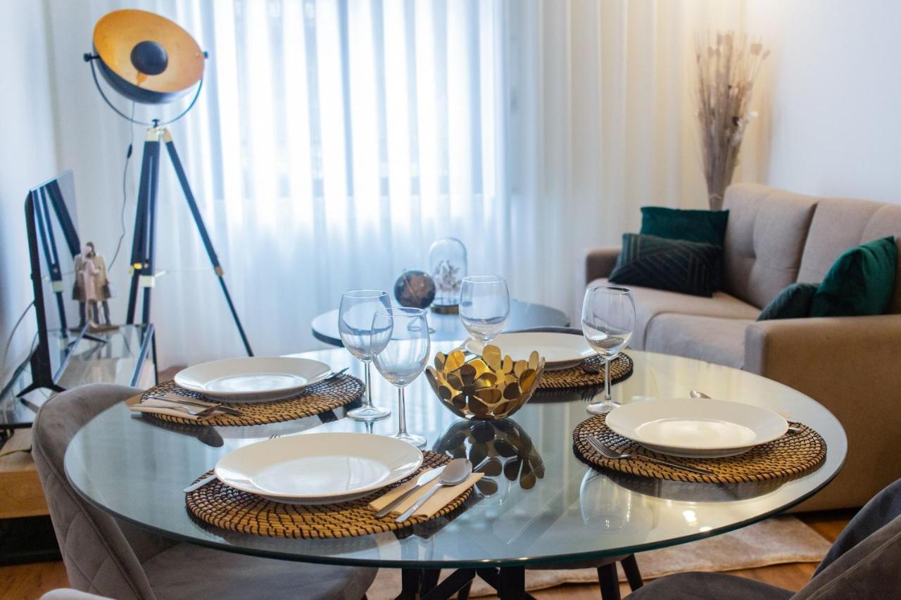 Stunning Apartment W/ Free Parking By Lovelystay Porto Luaran gambar