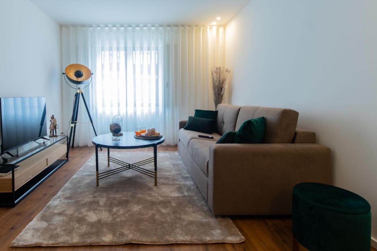 Stunning Apartment W/ Free Parking By Lovelystay Porto Luaran gambar